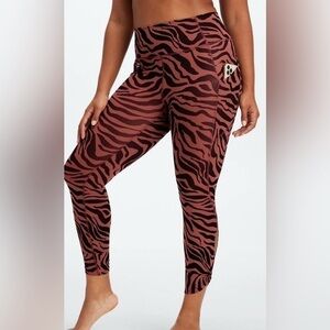 NWT FABLETICS PureLuxe High-Waisted Twist 7/8 Legging Sz L Mahogany Zebra Stroke